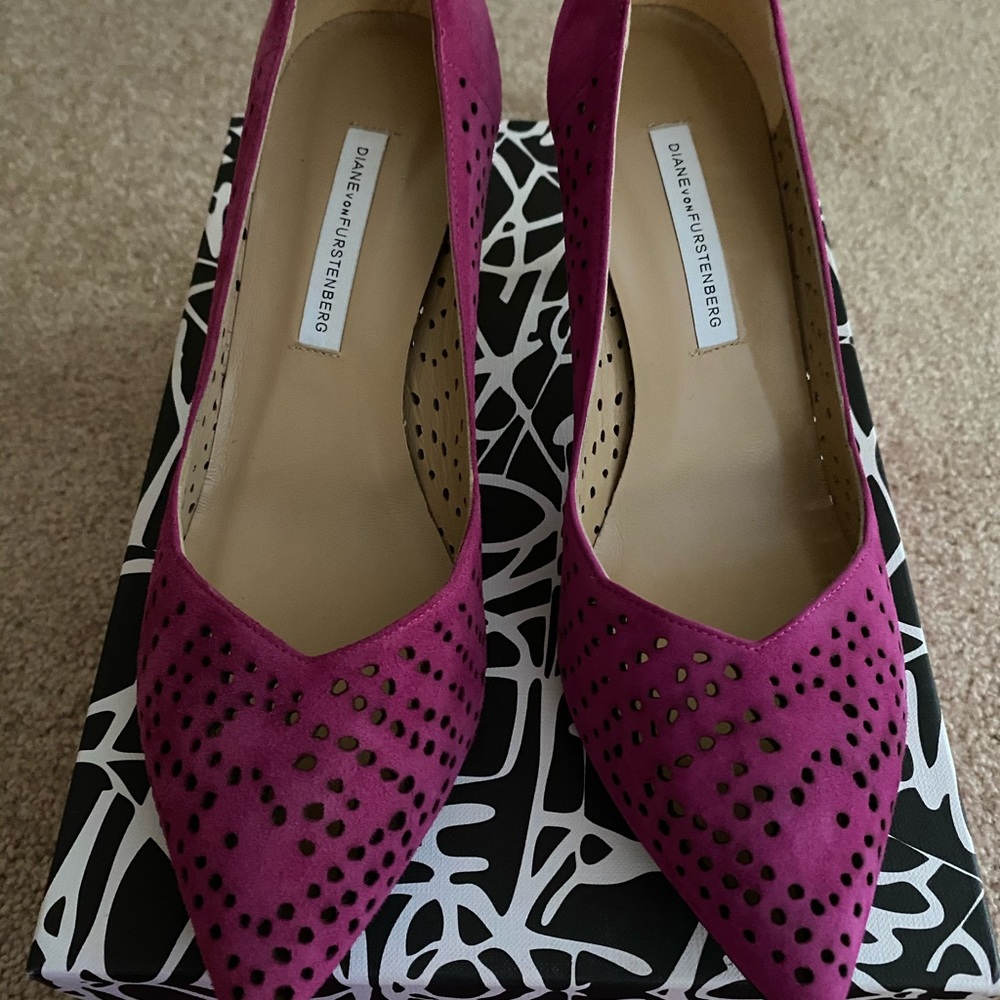 Magenta DVF stiletto heels - Picture 2 of 6